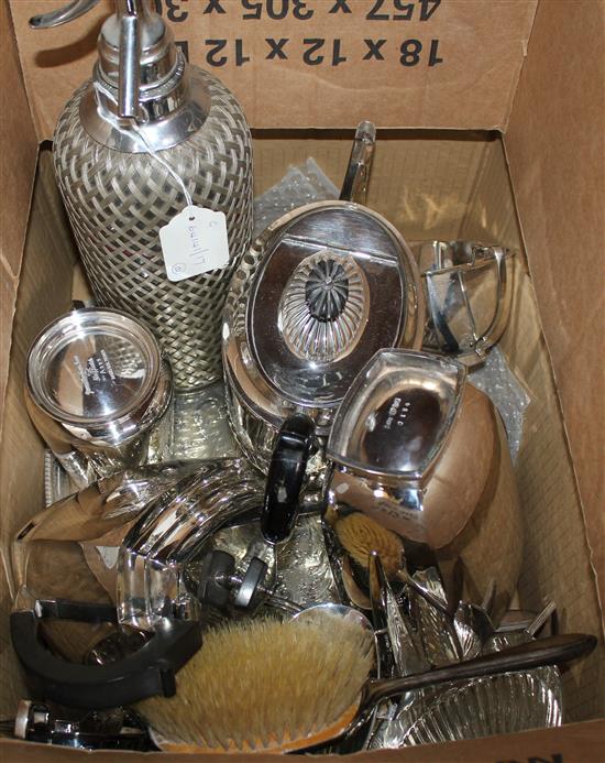 Quantity of silver and plated items